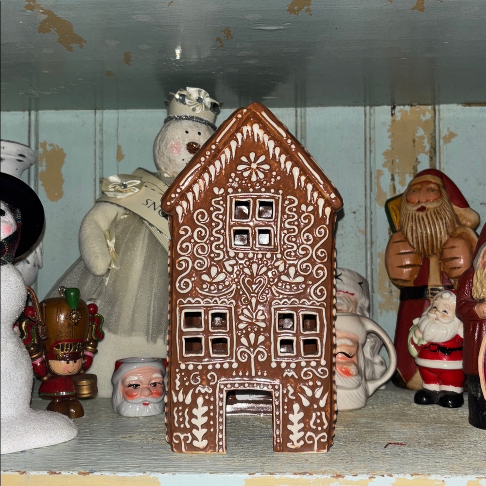 Pottery Barn Gingerbread Village House TALL Brown Stoneware Christmas New - Picture 3 of 6